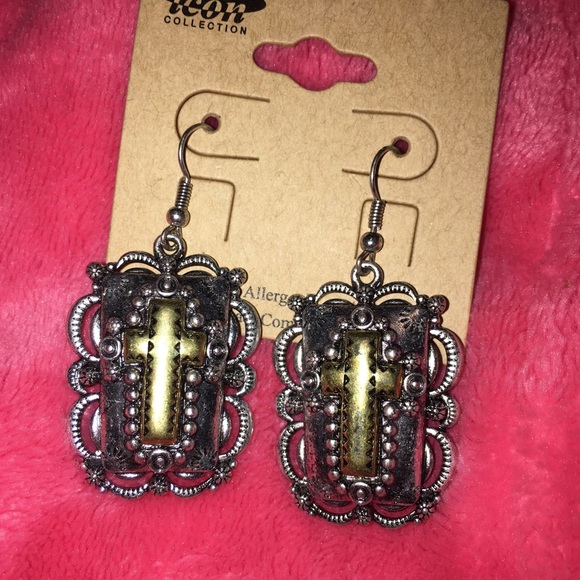 🆕Gorgeous cross earrings NWT - Picture 2 of 4